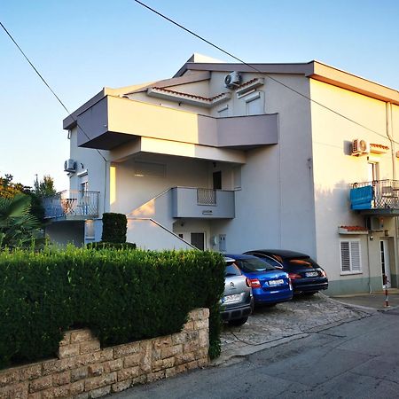 Artneo Apartmani نوفاليا المظهر الخارجي الصورة